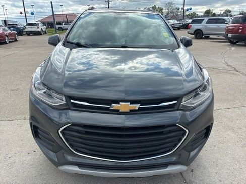 Used 2020 Chevrolet Trax LT FWD image 2