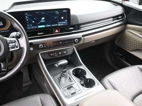 Used 2026 Kia Carnival FWD image 16