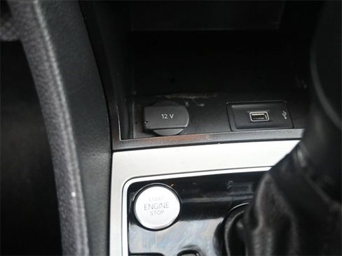 Used 2022 Volkswagen Passat 2.0T SE image 3