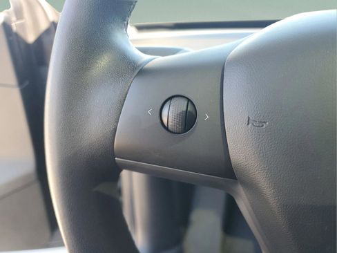 Used 2020 Tesla Model Y Long Range image 28