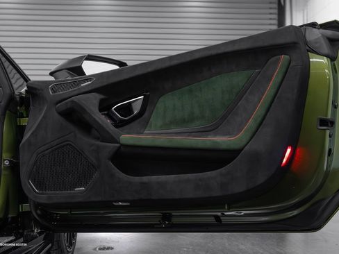 Used 2024 Lamborghini Huracan Sterrato image 38