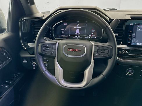 Used 2024 GMC Sierra 1500 Elevation image 17