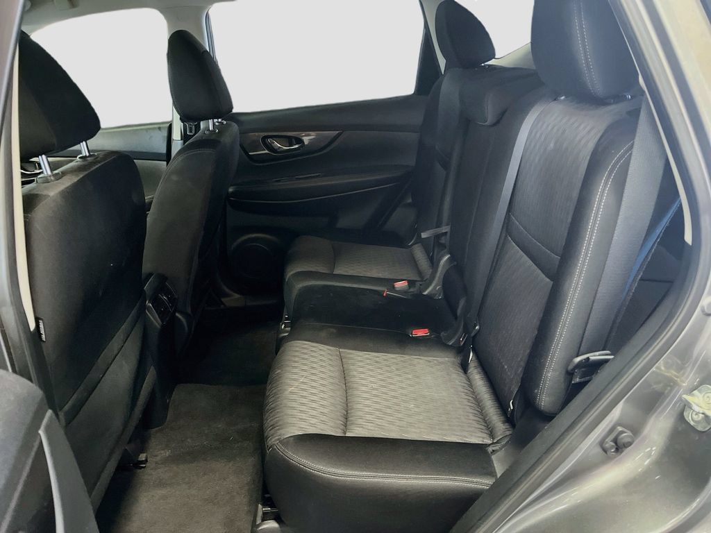 Used 2017 Nissan Rogue SV w/ SV Premium Package FWD image 25