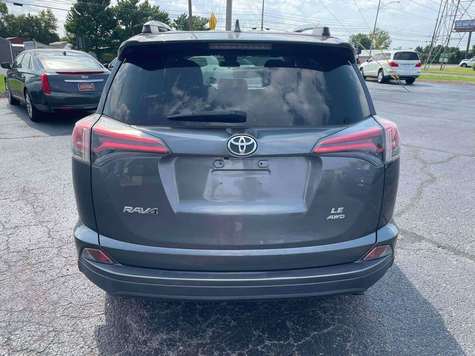 Used 2017 Toyota RAV4 LE AWD/4WD image 7