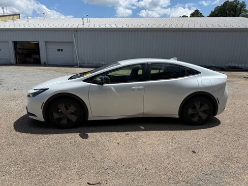 Certified 2024 Toyota Prius LE FWD image 7