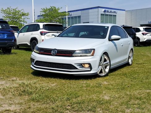 Used 2017 Volkswagen Jetta GLI FWD image 28