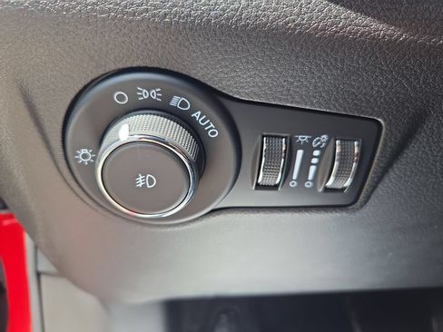 Used 2023 Jeep Compass Latitude AWD/4WD image 28