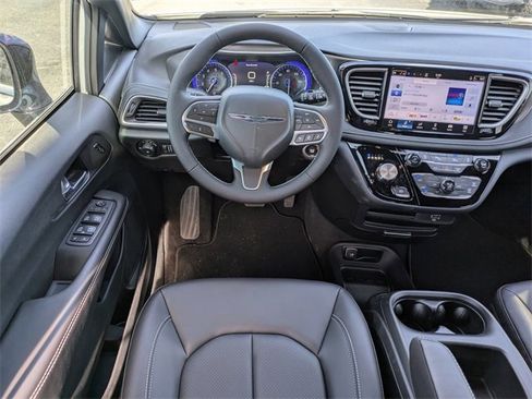 New 2026 Chrysler Pacifica Select image 17