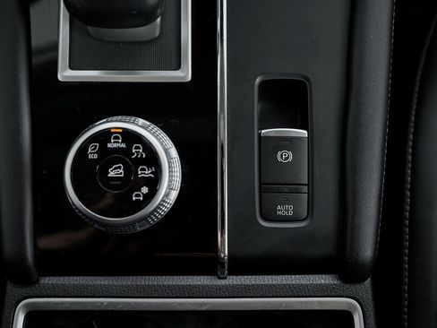 Used 2023 Mitsubishi Outlander SE image 40