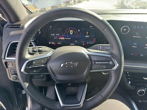 Used 2025 Chevrolet Suburban Z71 image 21