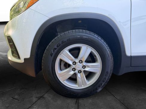 Used 2020 Chevrolet Trax LT AWD/4WD image 14