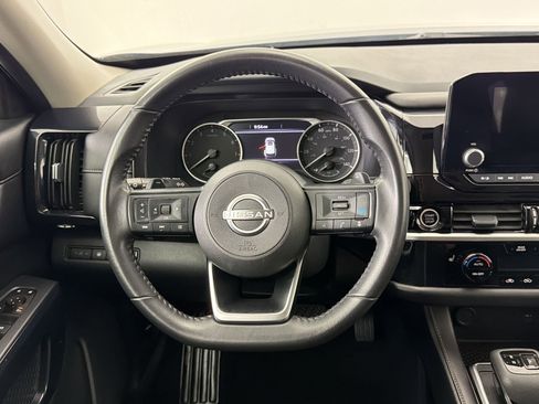 Used 2024 Nissan Pathfinder SV FWD image 27