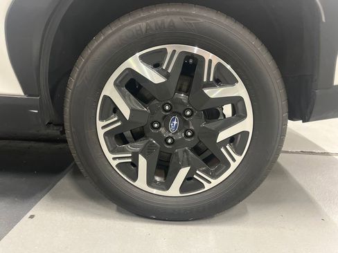 Used 2025 Subaru Forester Premium AWD/4WD image 2