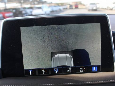 Used 2023 GMC Yukon SLT w/ SLT Luxury Package image 35