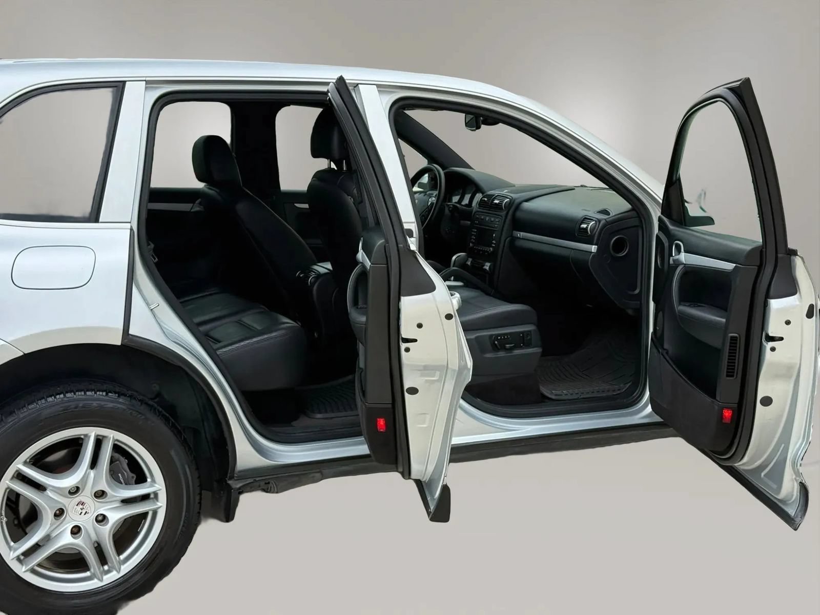 Used 2010 Porsche Cayenne AWD/4WD image 19