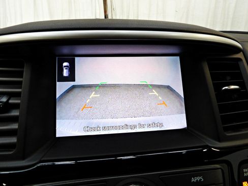 Used 2020 Nissan Pathfinder S AWD/4WD image 17
