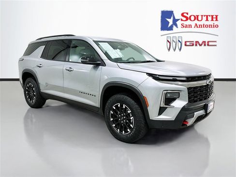 Used 2025 Chevrolet Traverse Z71 image 1