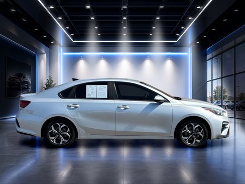 Used 2020 Kia Forte LXS FWD image 3