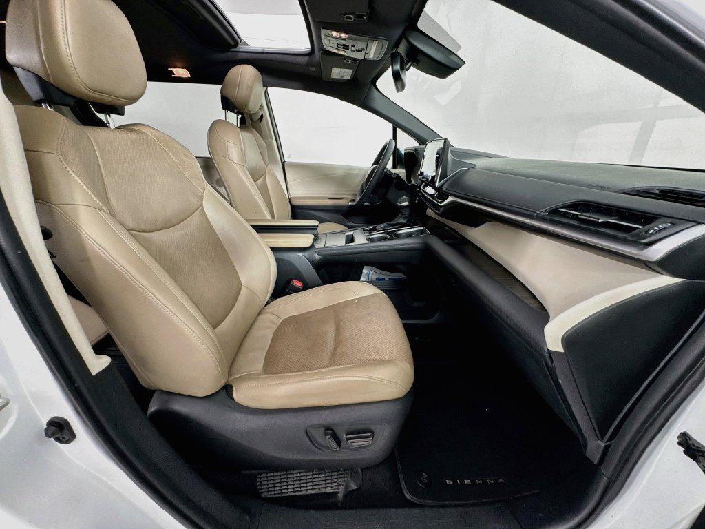 Used 2022 Toyota Sienna Limited FWD image 38