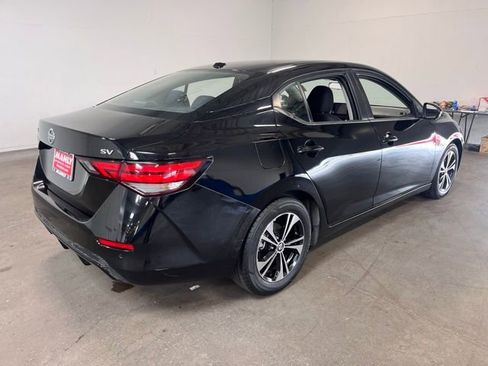 Used 2022 Nissan Sentra SV image 3