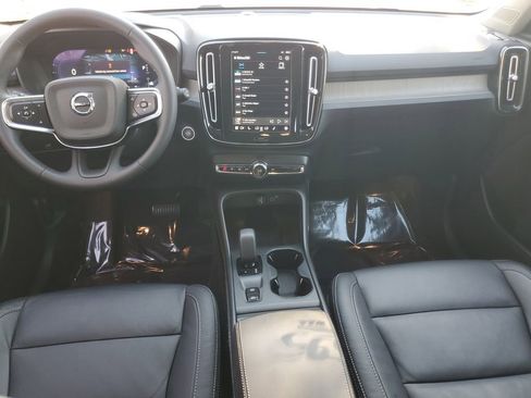 Certified 2024 Volvo XC40 B5 Core AWD/4WD image 14