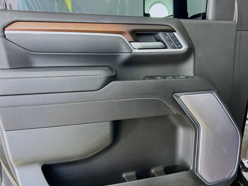 Used 2025 GMC Sierra 3500 Denali image 18