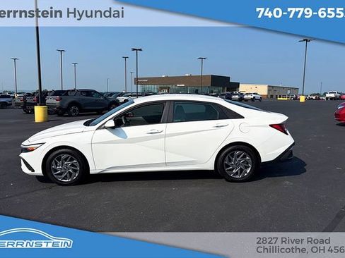 Used 2024 Hyundai Elantra SEL FWD image 4