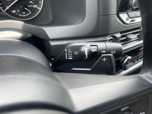 Used 2024 Nissan Pathfinder S FWD image 11