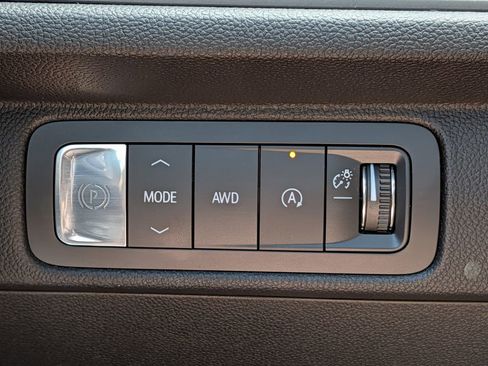 Used 2024 Chevrolet Traverse LT AWD/4WD image 38