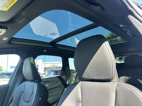 New 2026 Volvo XC60 T8 Ultra w/ Climate Package PRO AWD/4WD image 24