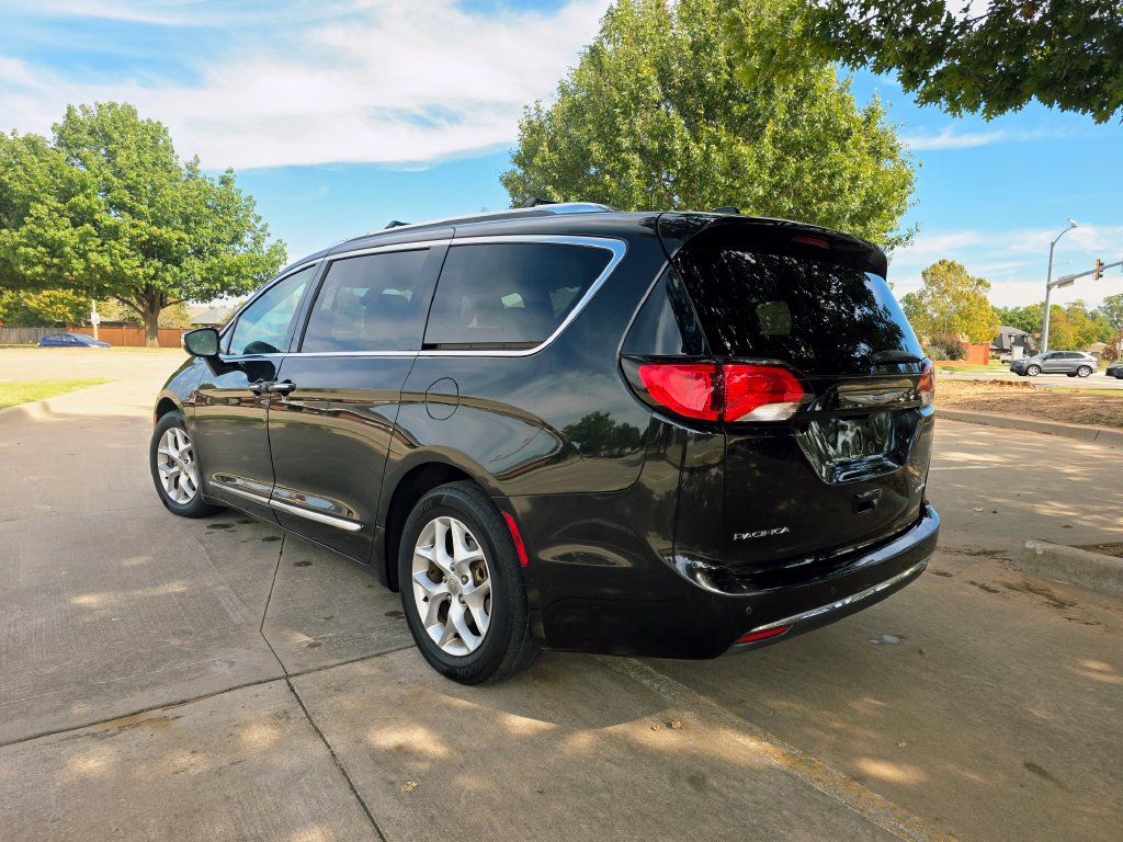 Used 2020 Chrysler Pacifica Limited FWD image 13