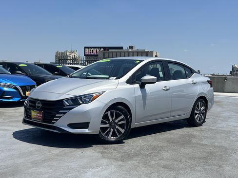 Used 2023 Nissan Versa SV FWD image 2