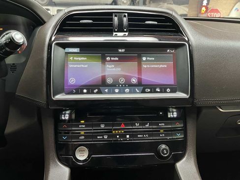 Used 2017 Jaguar F-PACE Prestige AWD/4WD image 14