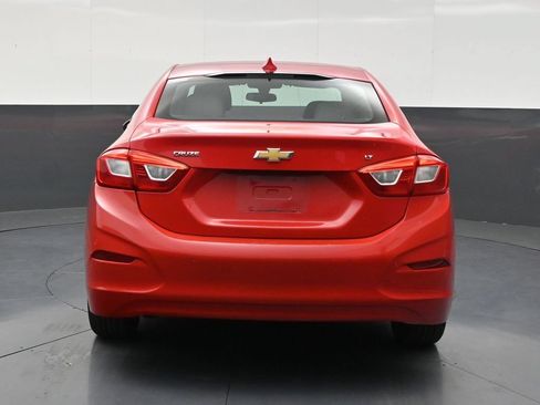 Used 2017 Chevrolet Cruze LT w/ Convenience Package FWD image 4