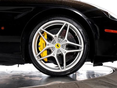 Used 2016 Ferrari California T RWD image 20
