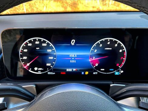 Used 2025 Mercedes-Benz GLB 250 4MATIC image 22