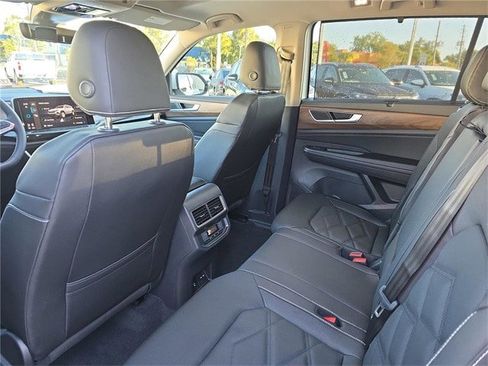 New 2026 Volkswagen Atlas SE image 11