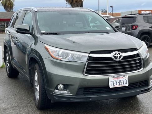 Used 2014 Toyota Highlander Limited image 3