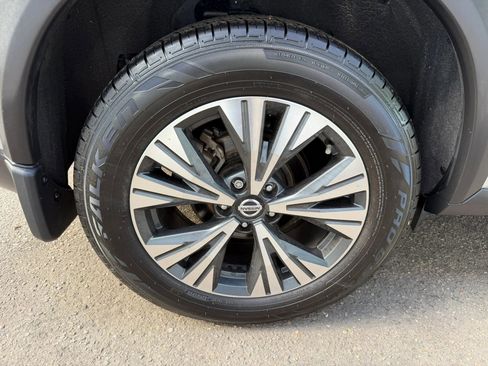 Used 2021 Nissan Rogue SV image 32