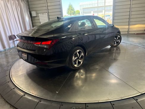 Used 2023 Hyundai Elantra SEL w/ Convenience Package FWD image 5