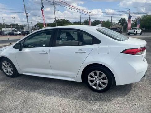 Used 2025 Toyota Corolla LE FWD image 6