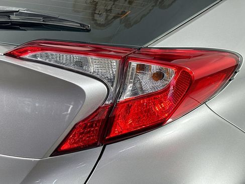 Used 2019 Toyota C-HR XLE FWD image 30