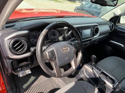Used 2017 Toyota Tacoma SR5 w/ Tow Package RWD image 16