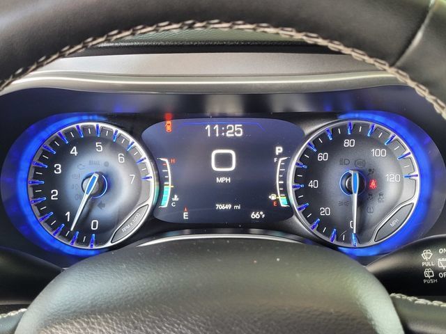 Used 2023 Chrysler Pacifica Touring-L FWD image 22
