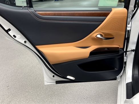 New 2025 Lexus ES 350 w/ Premium Package image 18
