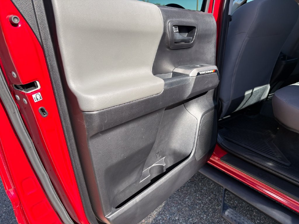 Used 2019 Toyota Tacoma SR5 AWD/4WD image 6