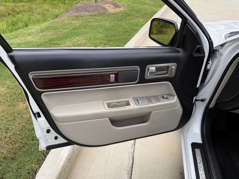 Used 2007 Lincoln MKZ image 14