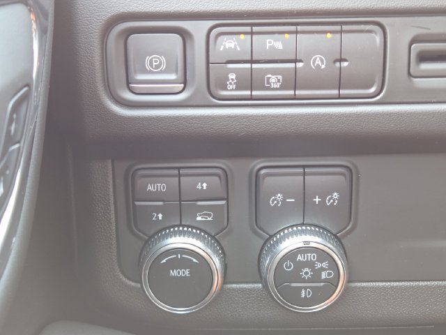 Used 2023 GMC Yukon SLT w/ SLT Luxury Package AWD/4WD image 30