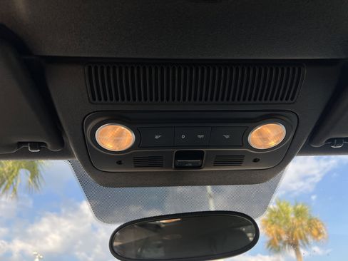 Used 2018 Volkswagen Beetle S image 38