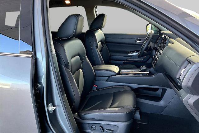 Certified 2025 Nissan Pathfinder SL FWD image 9